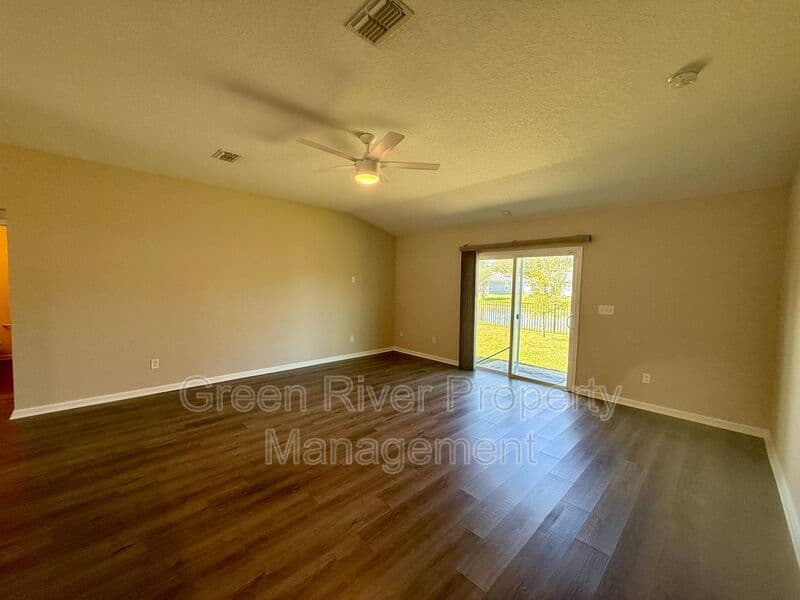 Jacksonville House: 4474 Civic Way