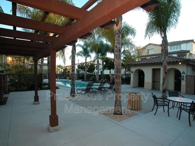 Chula Vista Townhome: 1724 Rolling Water