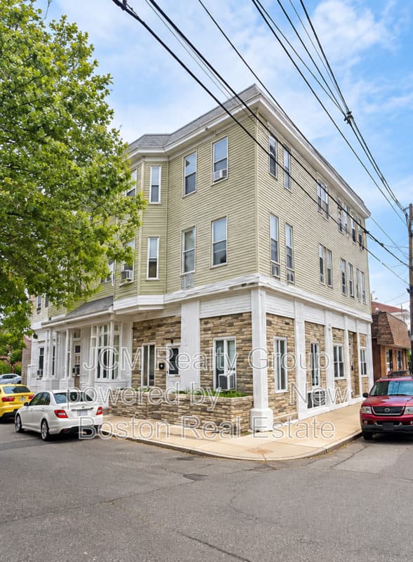 Winthrop Condo: 17 Irwin Street