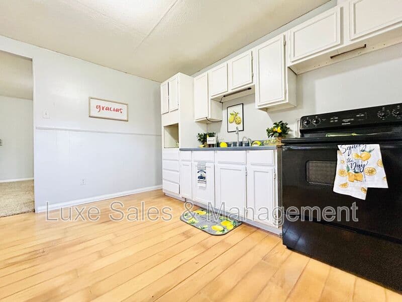 Del City House: 4220 SE 25th St