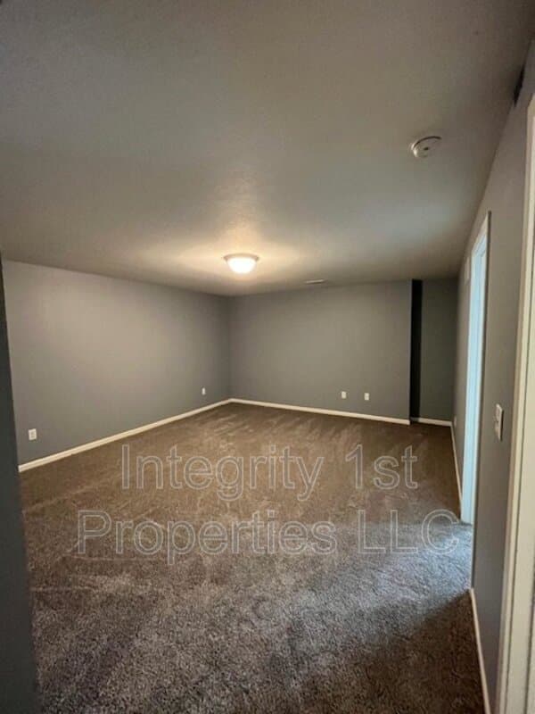 Kansas City Condo: 6323 NE 44th St