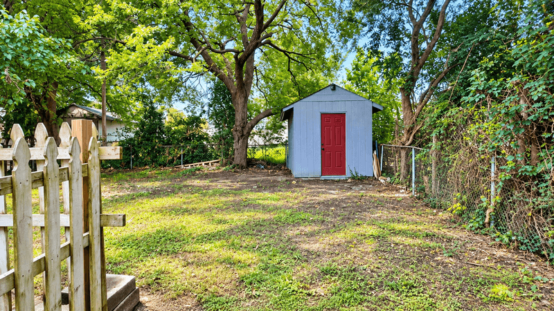 Henderson House: 1402 Williams Lane S