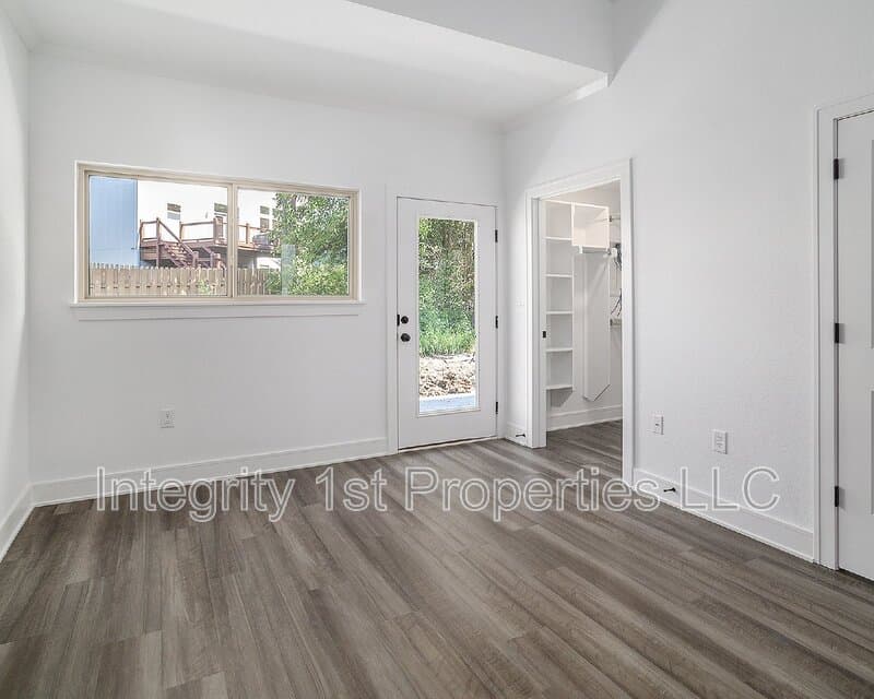 Kansas City Townhome: 8819 N Helena Ave