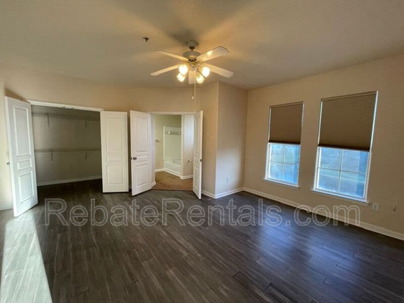 Jacksonville Condo: 8290 Gate Parkway W