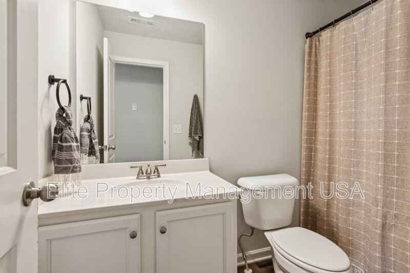 Commerce House: 566 Skye Drive, Commerce, GA