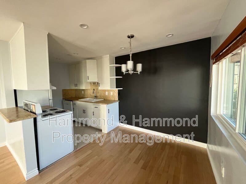 Van Nuys Condo: 5722 Woodman Ave.
