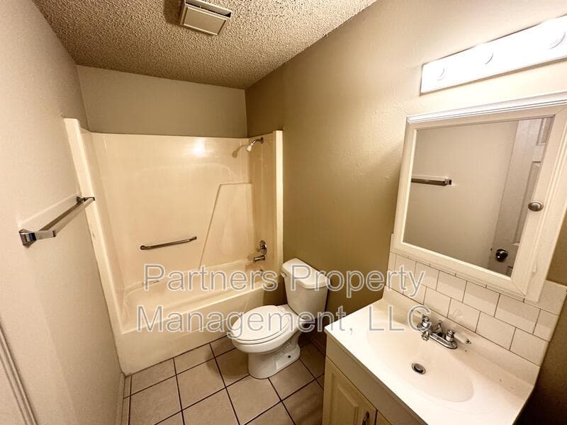Gentry Condo: 95 Pine Avenue - 2