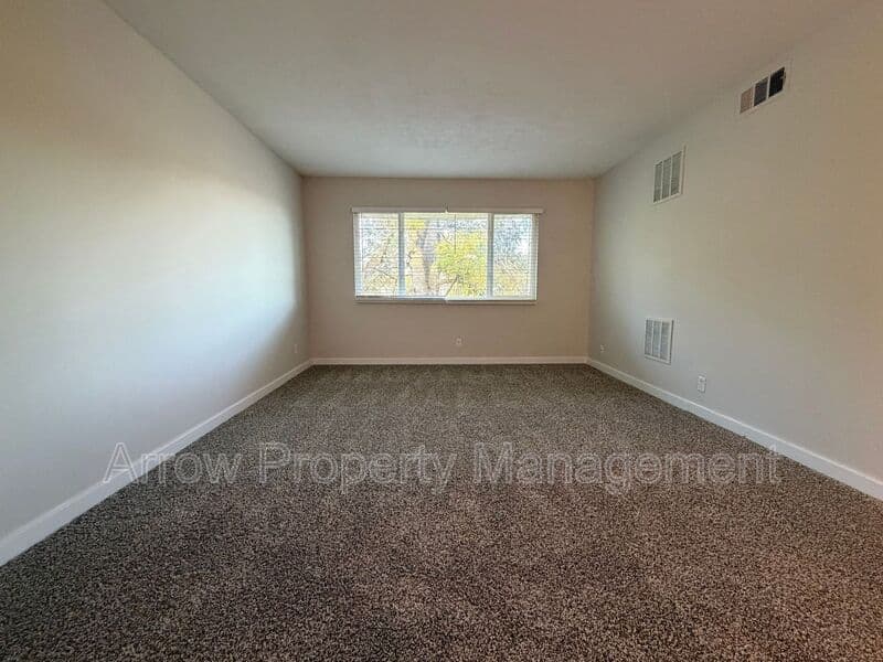 Lincoln Condo: 3840 South 46th Street-9