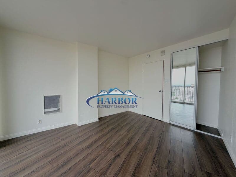 Long Beach Condo: 700 E. Ocean Blvd.