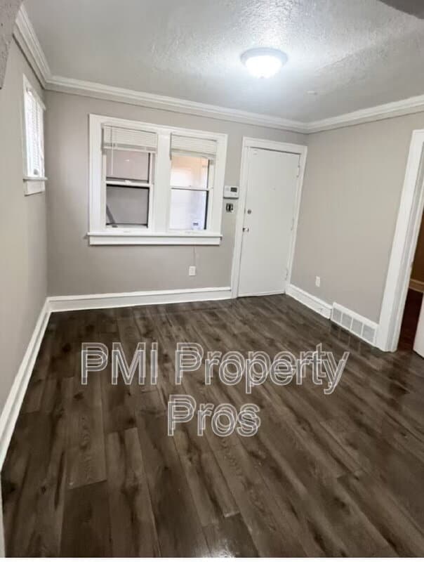 Milwaukee House: 4678 N 49th St