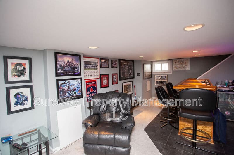 Magnolia House: 417 N Warwick Rd