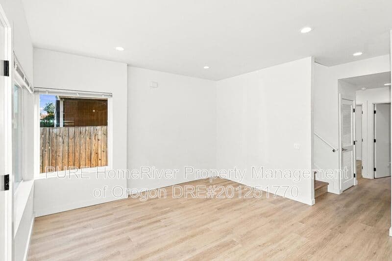 Portland Townhome: 5874 N Harvard St