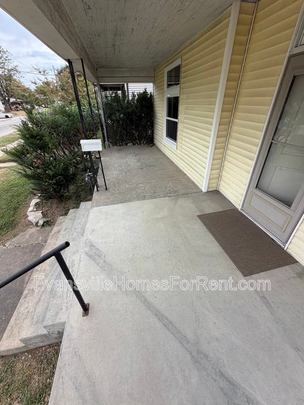 Evansville House: 737 East Virginia Street