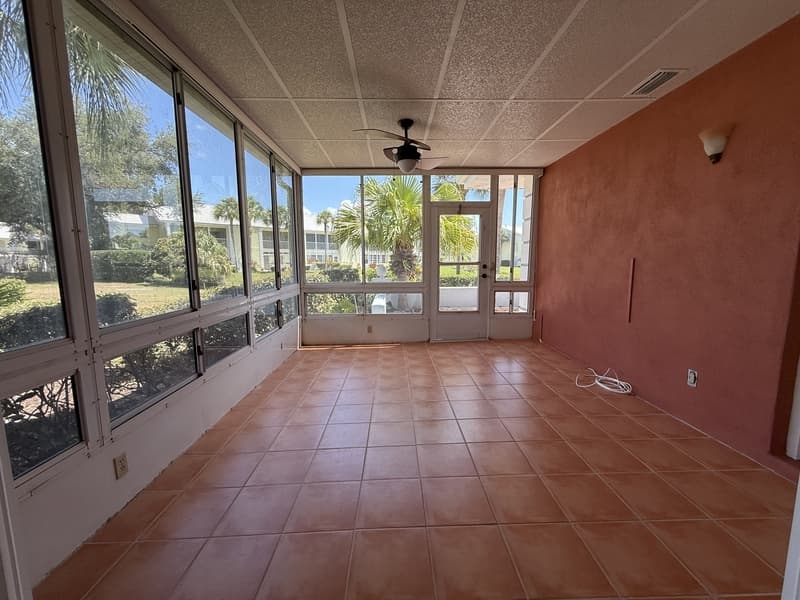 Venice House: 437 Wexford Circle