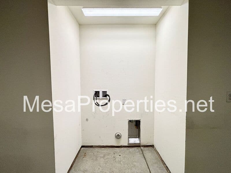 Hesperia House: 9550 Tamarisk Ave.