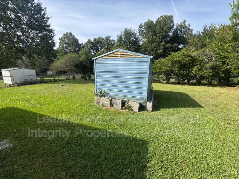 Lafayette House: 204 Debby Drive