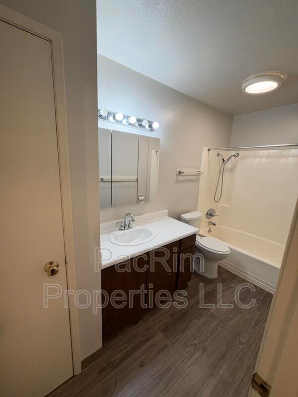 Anchorage House: 3230 Boniface Parkway #13