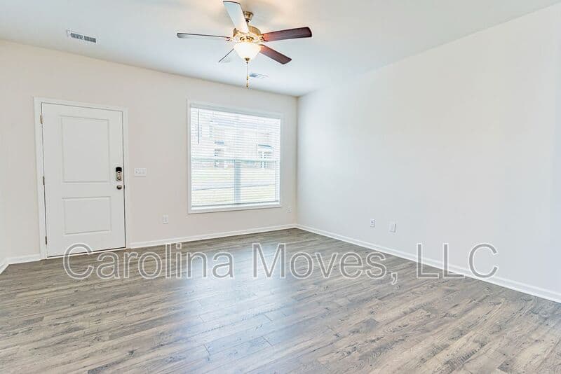 Anderson Townhome: 117 Village Main