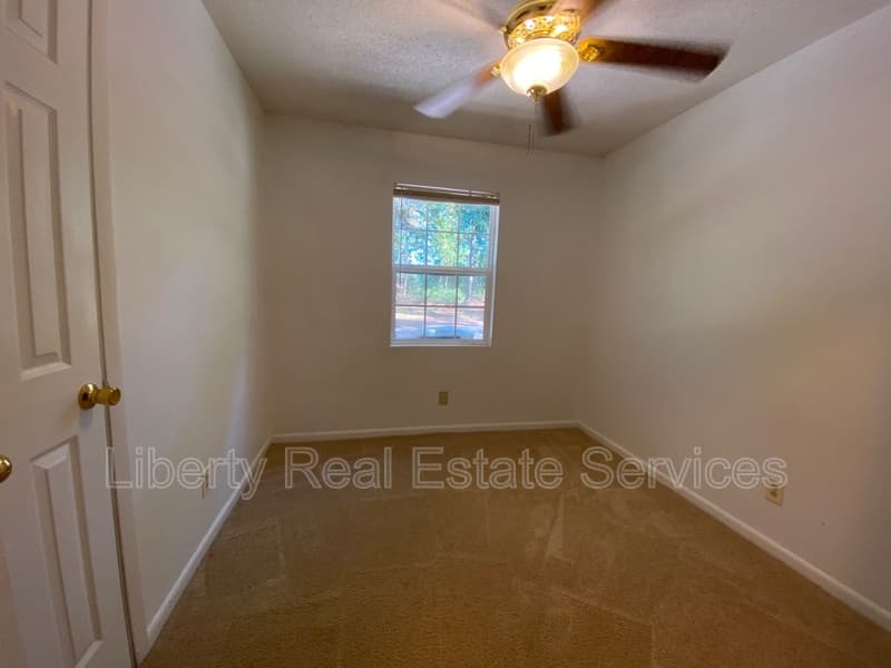 Hinesville House: 646 Fleming Rd