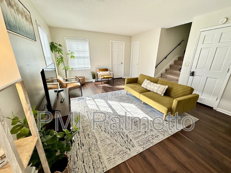 Columbia Condo: 2405 Duncan Street