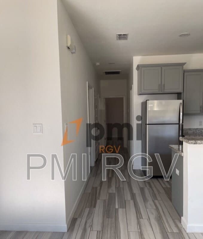 Pharr Condo: 808 W Carmel Ave