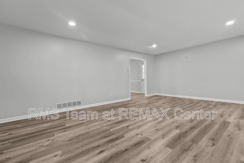 Snellville House: 1834 Dogwood Ct