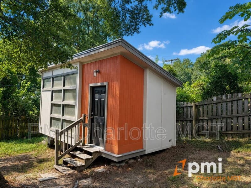 Charlotte House: 1140 Bevis Dr