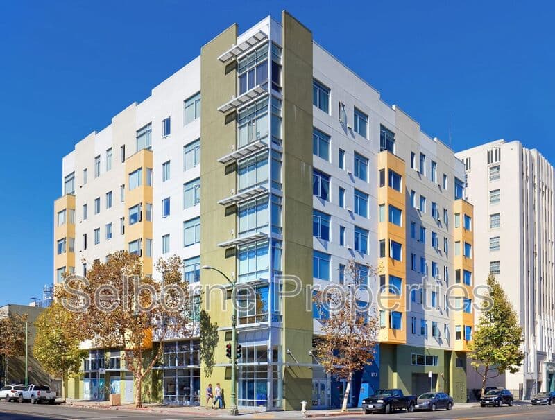 Oakland House: 1401 Jackson Street
