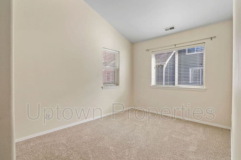 Tualatin House: 9284 SW Sweek Dr