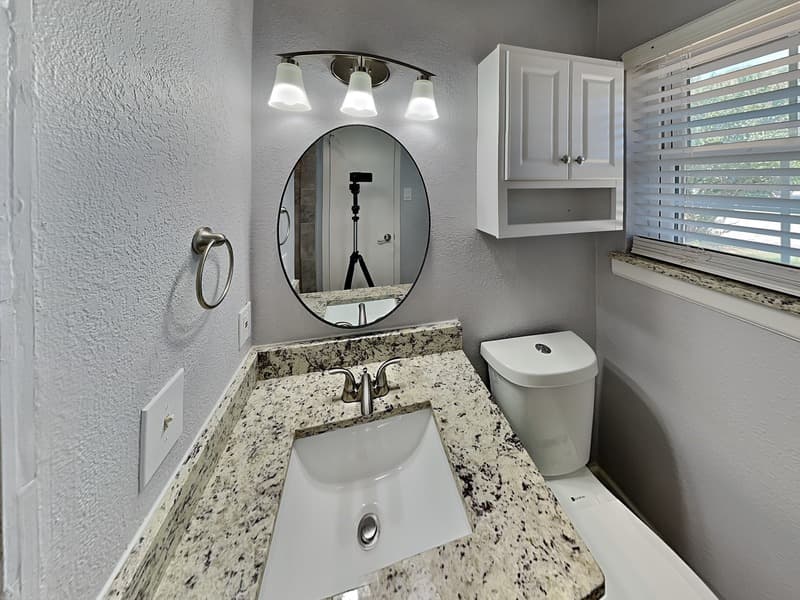 Euless House: 300 Newport Cir