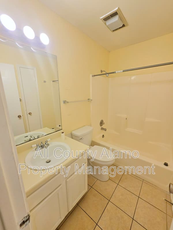 San Antonio House: 7515 Brandyridge