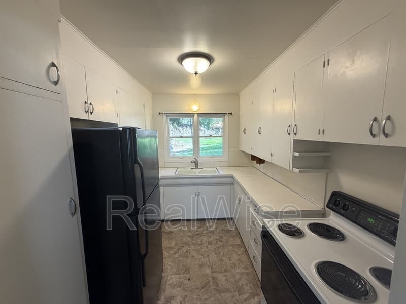 Grants Pass House: 1324 NW Washington Blvd