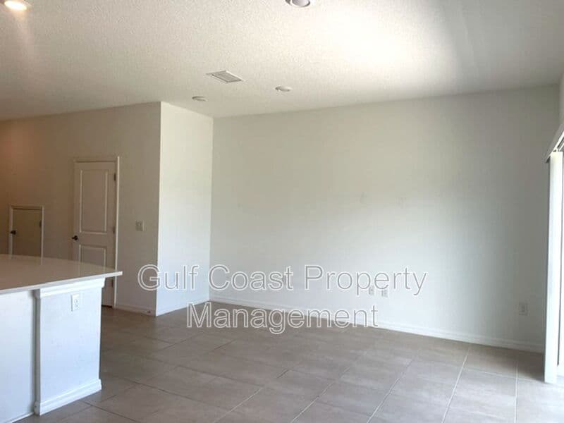 Nokomis House: 5730 Archipelago Street
