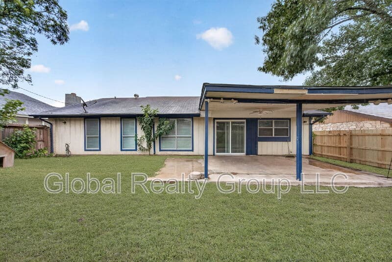 Live Oak House: 7713 Narrow Pass St