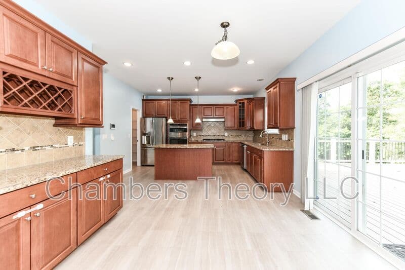 Ashburn House: 21026 Potomac Trail Cir