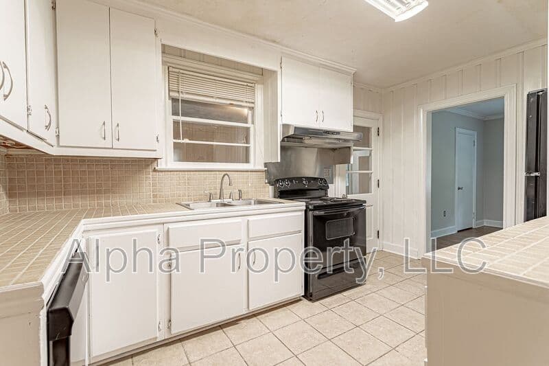 Greenville House: 123 LeGrand Blvd