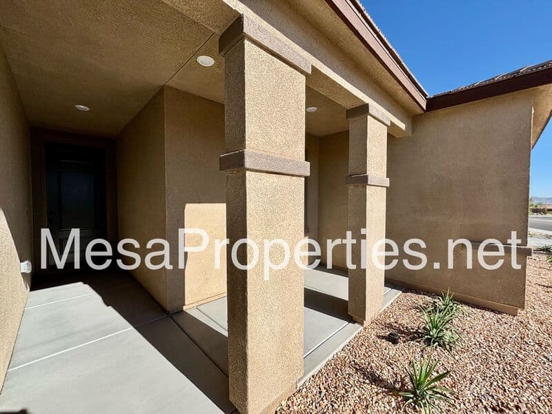 Victorville House: 10638 Sea Venture Way