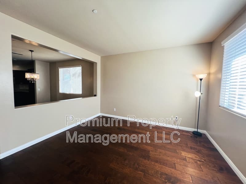 Bakersfield House: 8316 Prentice Hall Drive