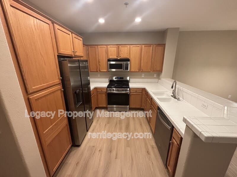 Folsom Condo: 108 Esplanade Circle