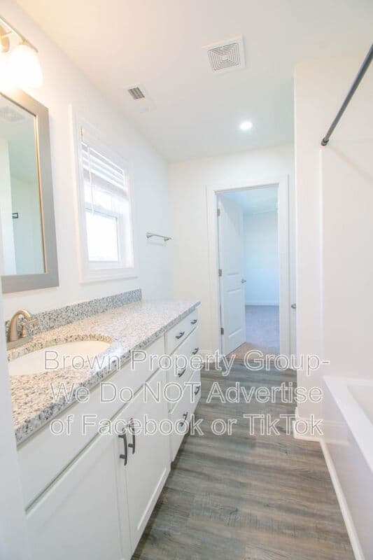 Raeford House: 157 Easy St