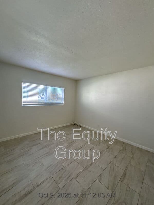 Hanford Condo: 580 South Richmond Avenue