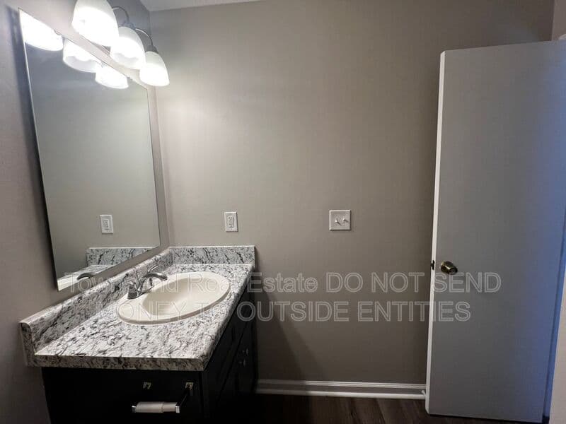 Fayetteville House: 1425C Ireland Dr