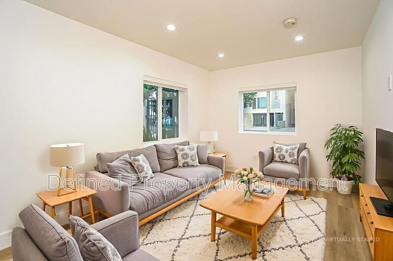 West Hollywood House: 937 Orange Grove Ave