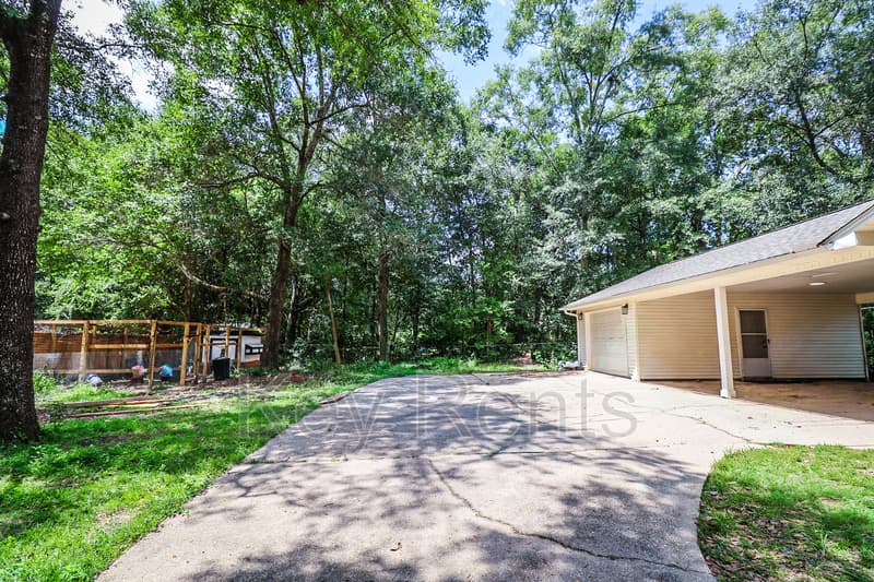 Pensacola House: 9001 Thompson Dr.