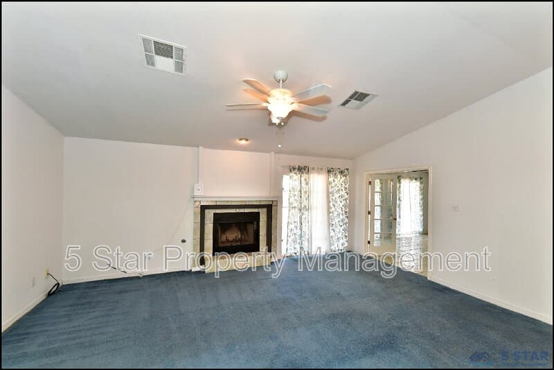 El Paso House: 14101 Koshare Ct
