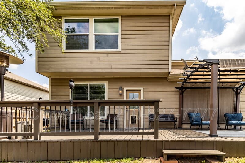 Schertz House: 764 Clearbrook Ave
