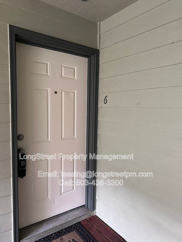 Portland Apartment: 300 SE 148th Ave