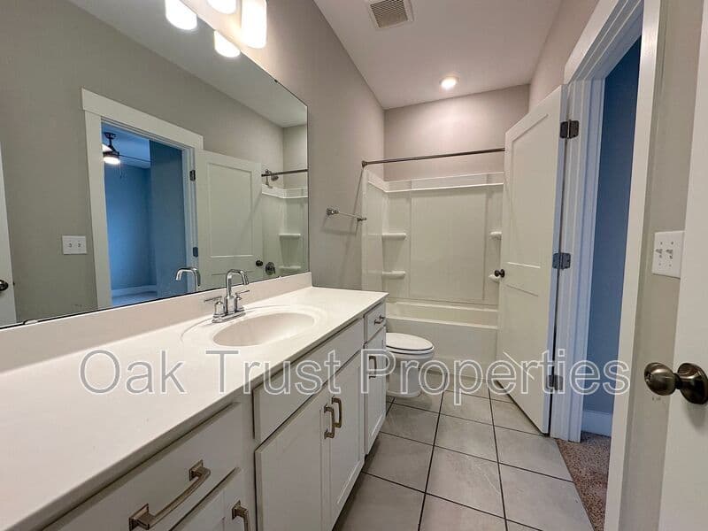 Summerville House: 651 Blueway Avenue