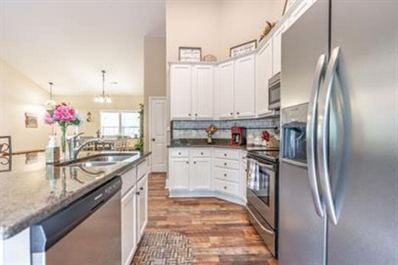 Pinehurst House: 55 Bridle Path Circle
