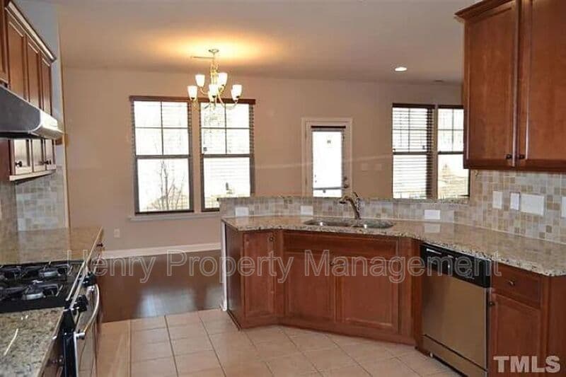 Apex House: 856 Bay Bouquet Lane